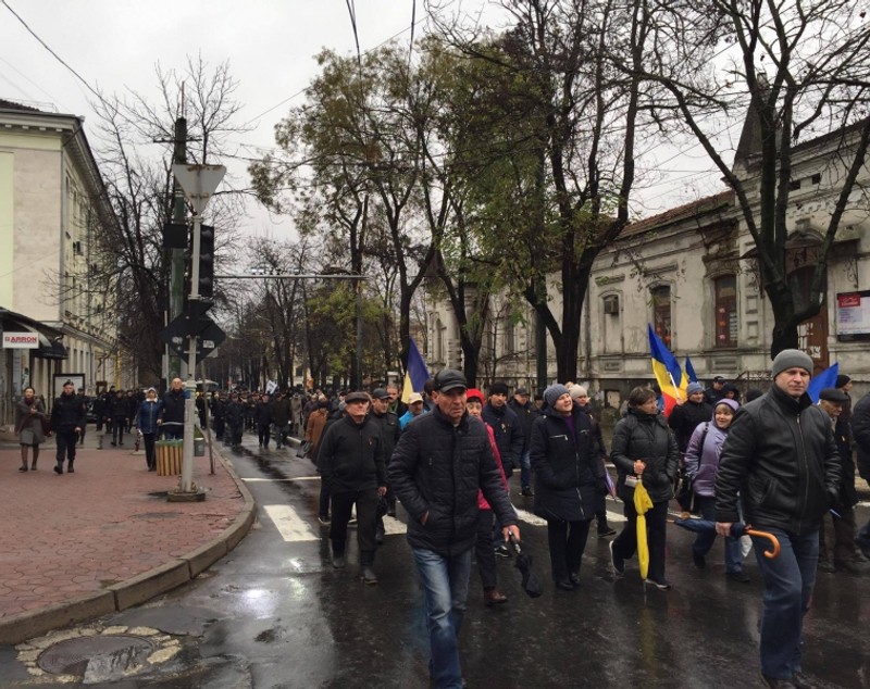 Marș pentru unire la Chișinău. Peste 3.000 de oameni au ieșit în stradă| FOTO&VIDEO
