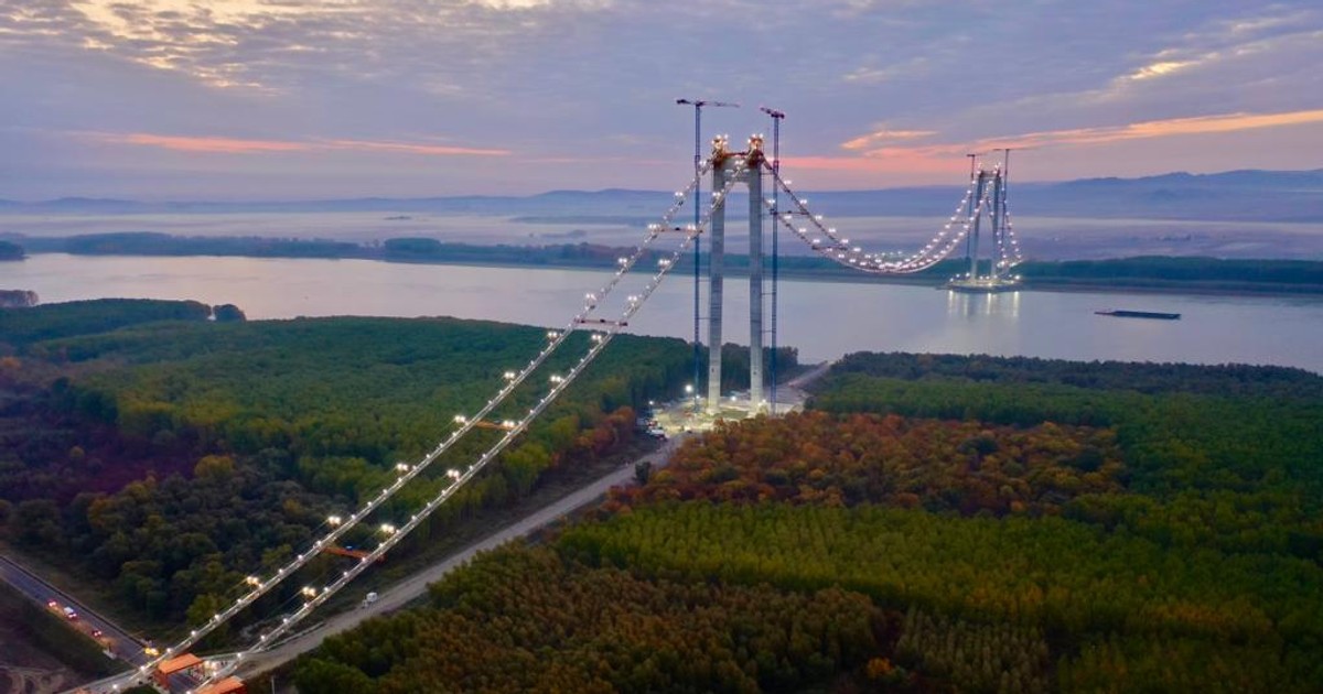 Pod suspendat Braila Tulcea, la apus