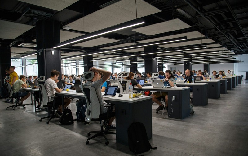Piața muncii în Q1 – 75.000 de joburi noi și 3 milioane de aplicări. Retailul, serviciile, call-center și turismul sunt domeniile cu cele mai multe locuri de muncă scoase în piață