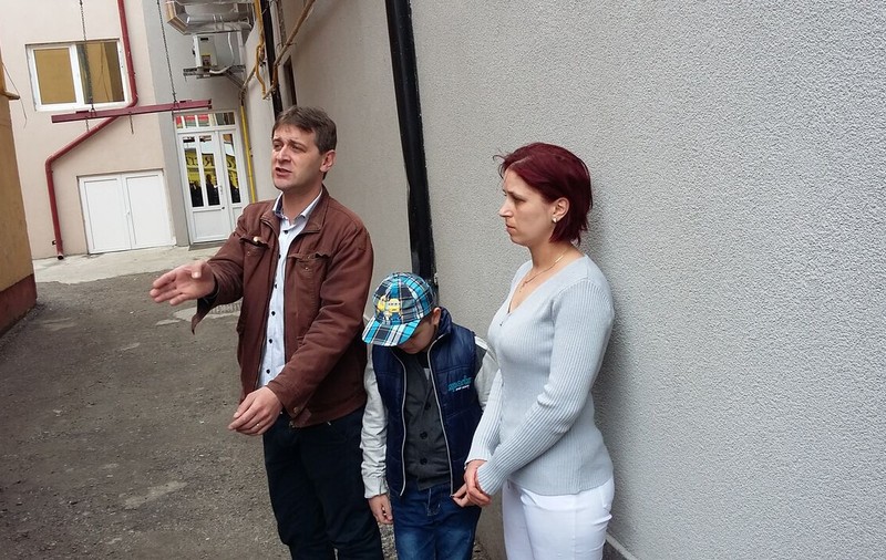 UPDATE Imagini revoltătoare la un spital din Tecuci! Un medic refuză să consulte un copil cu febră și vărsături dintr-un motiv incredibil
