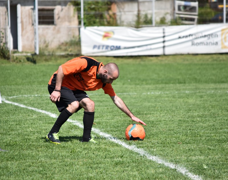 "Cupa Contractorilor" la minifotbal şi-a desemnat câştigătorii. Banii strânşi, donaţi copiilor cu probleme