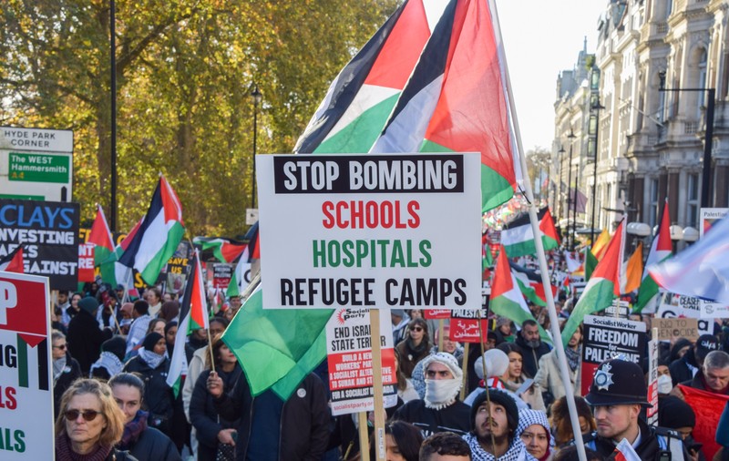 Manifestație propalestiniană cu zeci de mii de oameni în centrul Londrei. „Opriți bombardarea Fâșiei Gaza!” | VIDEO