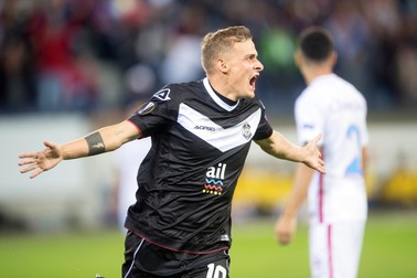 epa06232683 Mattia Bottani of Lugano celebrates after scoring the 1-0 lead during the UEFA Europa League group G soccer match between FC Lugano and FC Steaua Bucharest in Lucerne, Switzerland, 28 September 2017. EPA-EFE/URS FLUEELER