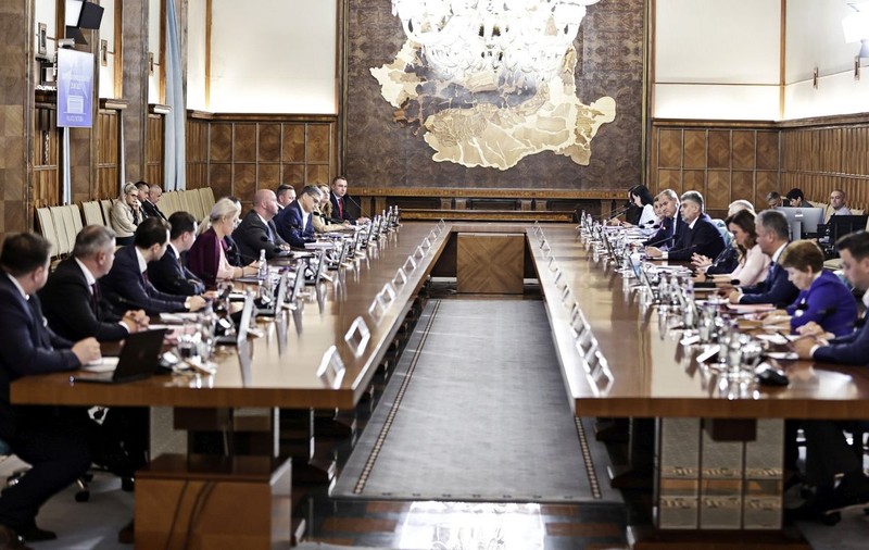 Guvernul crește salariul minim, dar retrage ordonanța care viza salariile din construcții, agricultură și industrie alimentară