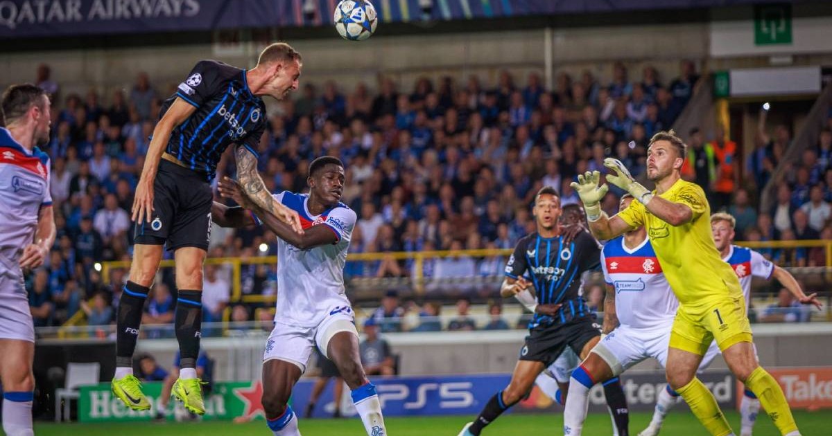 Jucătorii de la FC Bruges și Rangers pe teren, în timpul meciului din Liga Campionilor