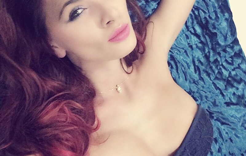 RAMONA GABOR ŞI-A FĂCUT UN SELFIE pentru FACEBOOK!  Ce DETALIU A OMIS şi cum A REACŢIONAT DUPĂ ce a văzut? RĂMÂI MASCĂ!