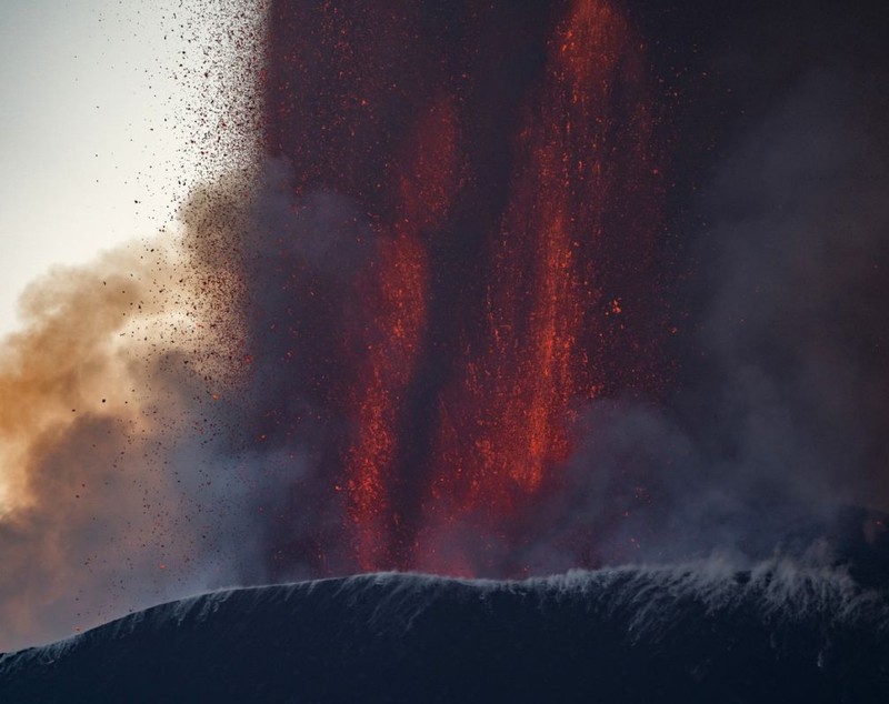 Vulcanul Etna a erupt din nou. Zborurile pe Aeroportul Internațional Catania, perturbate