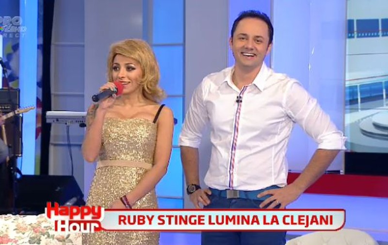 Ruby s-a transformat în Viorica de la Clejani! Uite-o blondă și mai îmbrăcată ca niciodată!