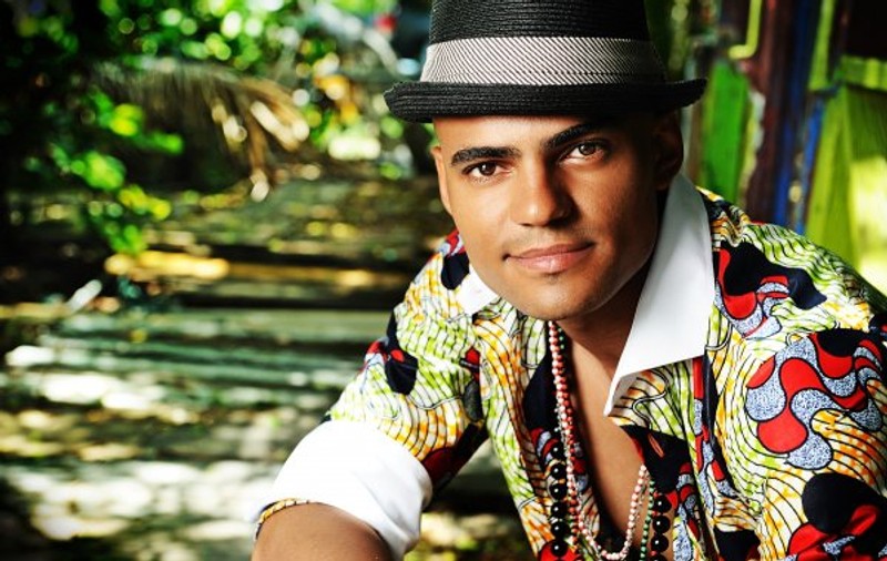 Cântăreţul Mohombi, venit pentru a doua oară în România, rupe inima fanelor: "Sunt logodit"