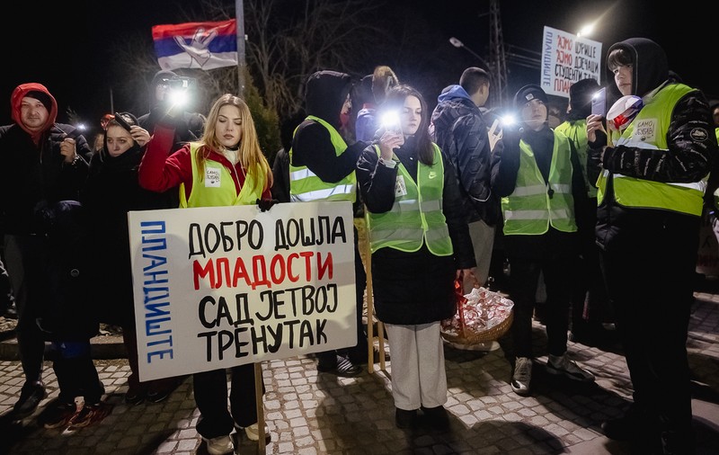 Cum protestează studenții sârbi prin marș și de ce strigă numele Laurei Kovesi