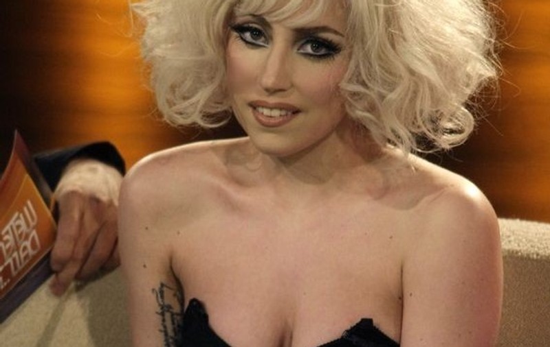 Elton John va face duet cu Lady GaGa