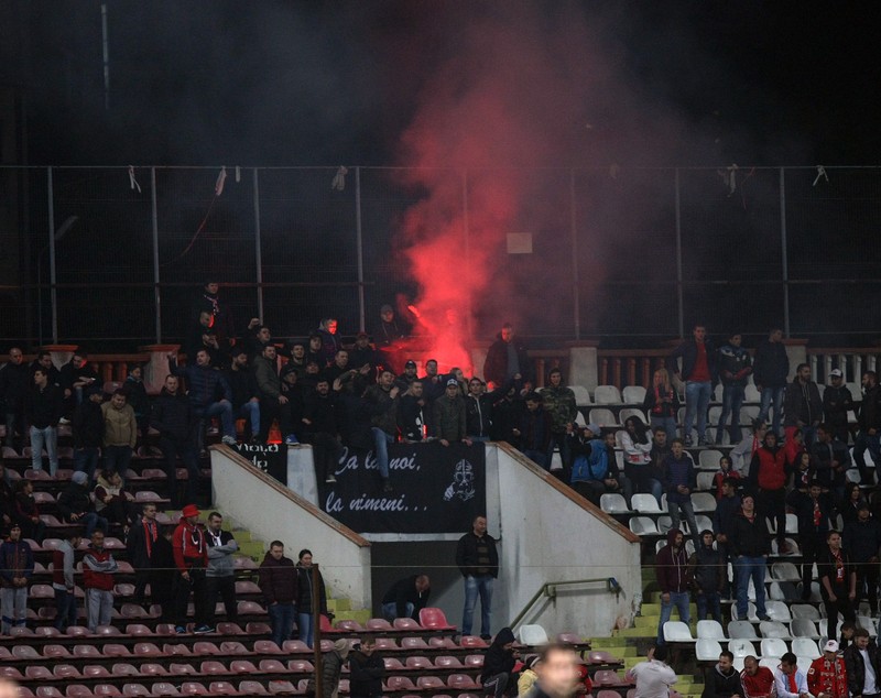 Liga 1, etapa 13. Dinamo - Pandurii 4-0. Autogol incredibil Lazar, ”dublă” Lazăr, plus Palici. ”Câinii”, în negru, în memoria lui Titi Frățilă. Fanii i-au cerut demisia lui Ando / VIDEO