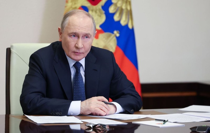 Germania explodează după ce Vladimir Putin a spus că vrea pace cu Gerhard Schröder mediator
