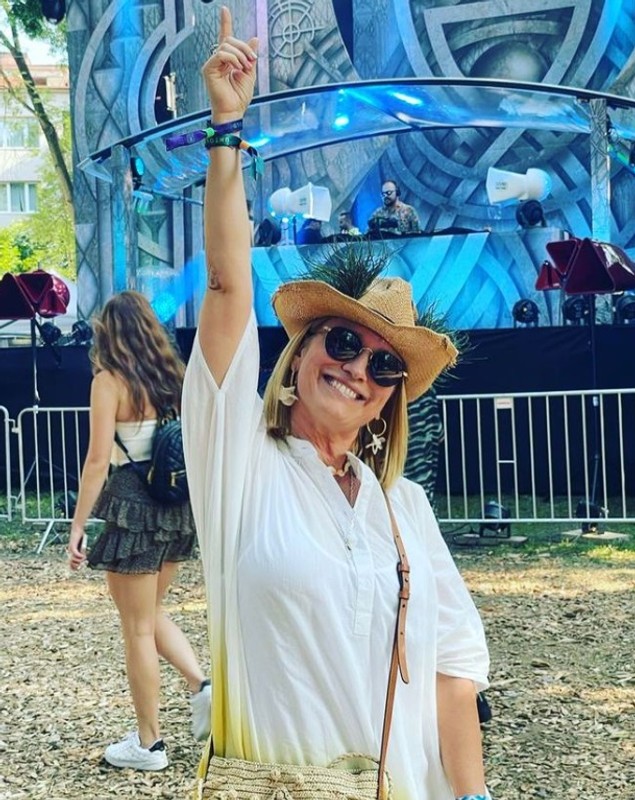 Cum au apărut vedetele Pro TV la Untold 2023. Andreea Esca, din nou în postura de DJ alături de Otravă