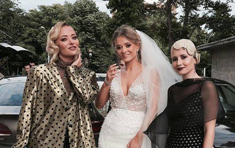 Sora Deliei Matache s-a cununat religios. Emoții mari pentru mireasă, căreia i s-a făcut rău în biserică