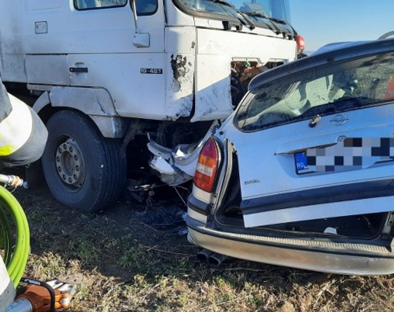 Un bebeluș de o lună, fratele lui de 3 ani și tatăl lor au murit într-un accident, la Filipești, în Bacău