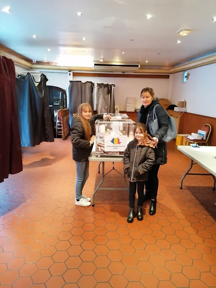 Votul românilor la Pantin, la nord-est de Paris.
