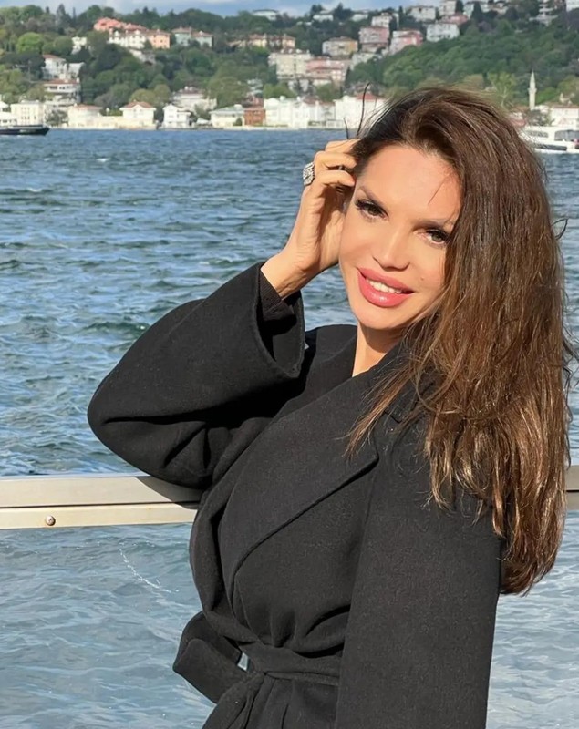Cristina Spătar a fost operată. Primele declarații ale artistei: „Mi s-a spus că e de la aerul condiționat”