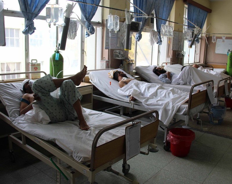 FOTO | Primele imagini din spitalul unde sunt internați românii răniți în atentatul din Afganistan