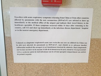 „Scrisul de pe afiș e mărunt și înghesuit”, a spus un român care se întorcea din Dubai.