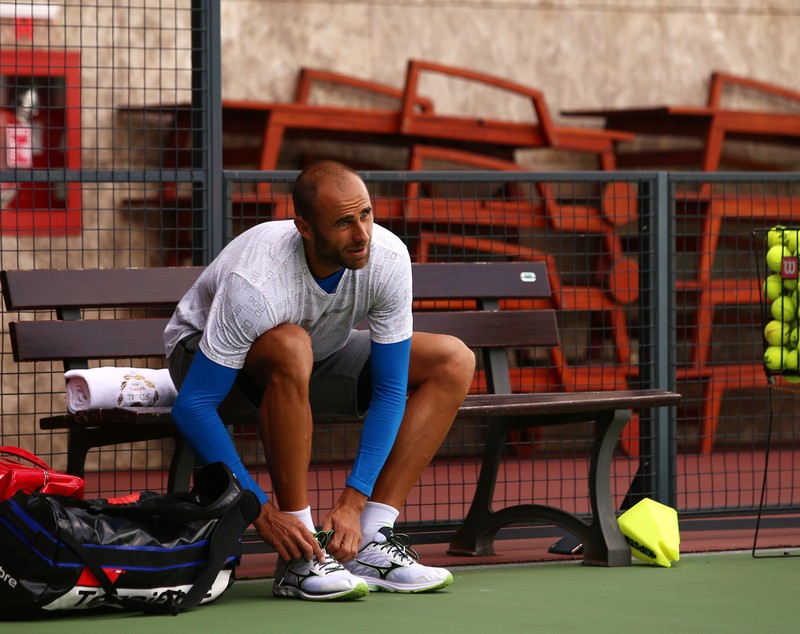 Marius Copil, bătut de Roger Federer în finala de la Basel. A încheiat cu o înfrângere demnă campania glorioasă