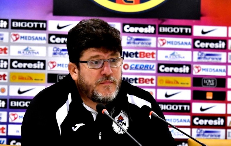 Antrenorul Cristi Pustai a recitat două poezii: ”Hai să terminăm cu limbajul de lemn. Acum o să vă recit ceva”
