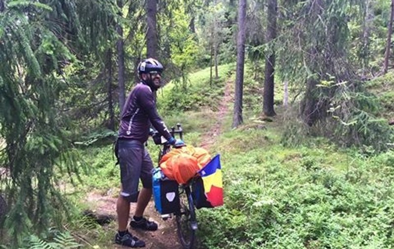 Care este mesajul românului ce străbate Europa pe bicicletă | FOTO&VIDEO