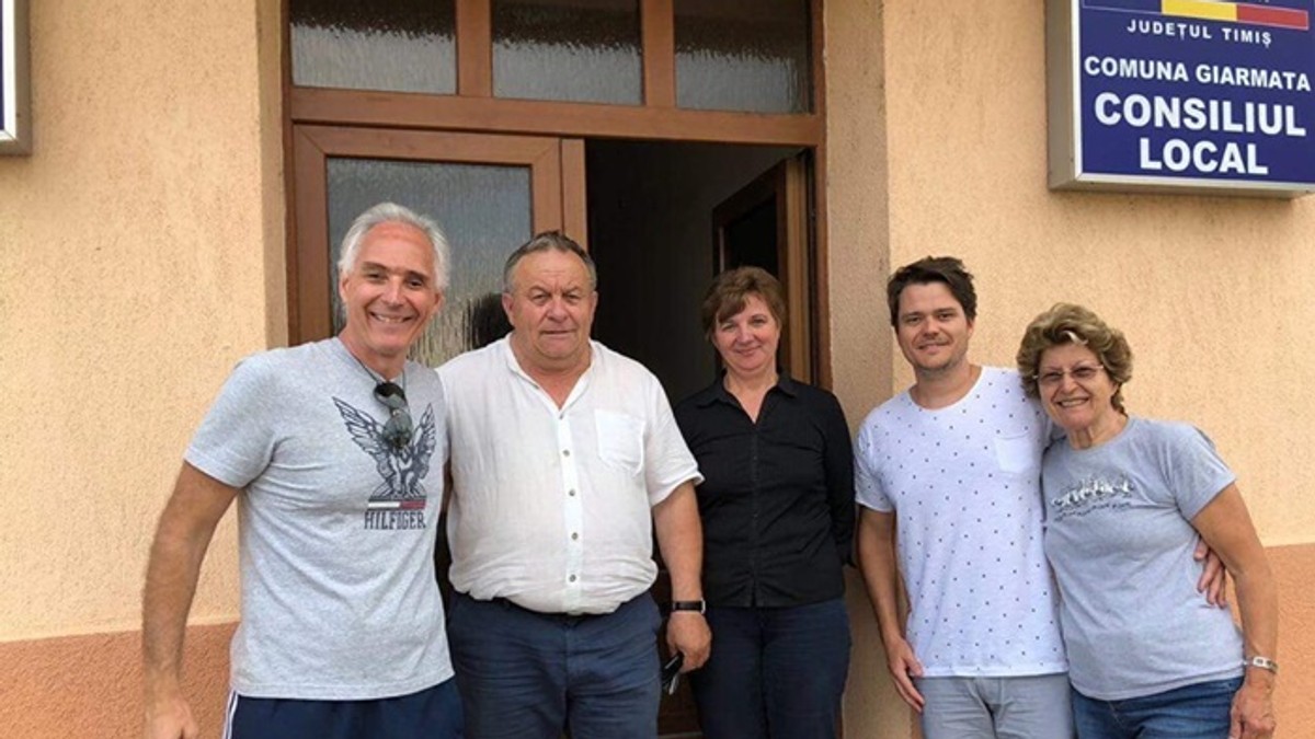O familie de brazilieni a ajuns în Timiș pentru a-și descoperi originile. În Giarmata au găsit urmele străbunicilor