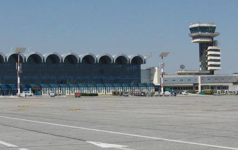 ÎNTÂRZIERI pe AEROPORTUL HENRI COANDĂ din cauza OPERAȚIUNILOR de DEGIVRARE!