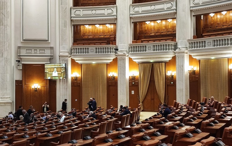 Opoziție de carton. A bătut vântul în rândul aleșilor AUR, POT și SOS la moțiunile de cenzură