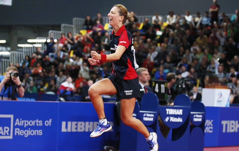 Eliza Samara a fost timidă, dar s-a tratat și a ajuns mare sportivă. Terapie cu medalii! ^Antrenorii săi vorbesc despre lungul drum al ”reginei” de la tenis de masă de la tulburările de vorbire din copilărie și emoțiile nestăvilite la titlul continental
