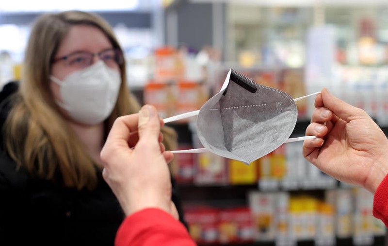 Măștile de protecție, înlocuite cu măști medicale în tot mai multe state UE. Germania și Austria au impus FFP1 și FFP2