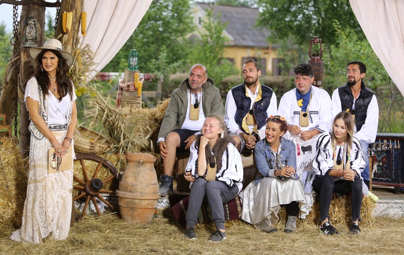 Amănuntele pe care nu le știai din culisele show-ului Ferma Vedetelor. Ceasurile cameramanilor, acoperite cu bandă adezivă când se filma
