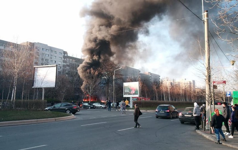 Incendiu de proporții în cartierul Titan din București. Un loc de joacă a fost cuprins de flăcări. Reacția primarului sectorului 3