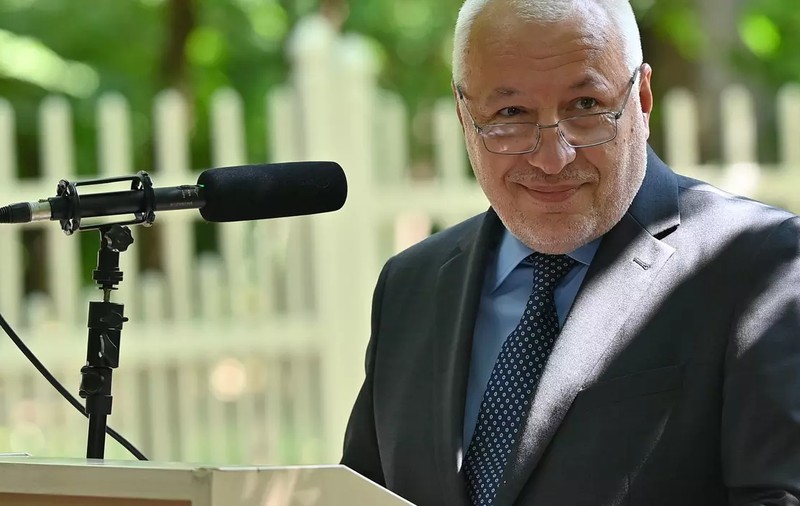 Neclaritățile concursului prin care Iulian Fota a ajuns conferențiar la Academia SRI. Cărțile au fost publicate după susținerea probelor, mai mult, ele sunt aproape identice. Cum explică fostul consilier prezidențial