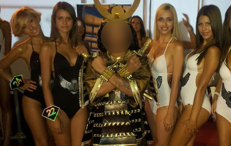 A SLĂBIT, trăgând de fiare, CA SĂ ÎMBRACE COSTUMUL DE SAMURAI AL LUI MAZĂRE! Uite despre cine este vorba | FOTO ÎN ARTICOL