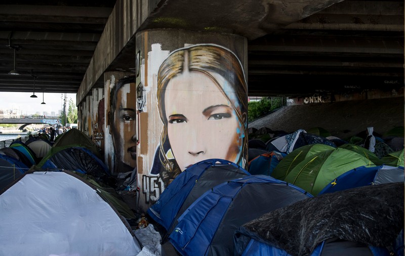 Peste 1.700 de migranți au fost evacuați dintr-o tabără din Paris