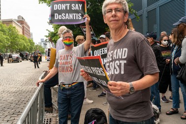 Don't Say Gay / Don't Say DeSantis. Membrii comunității LGBTQ+ protestează față de guvernatorul Floridei, Ron DeSantis din cauza proiectului de lege care restrânge discuțiile despre orientarea sexuală sau identitatea de gen, 12 iunie 2022.