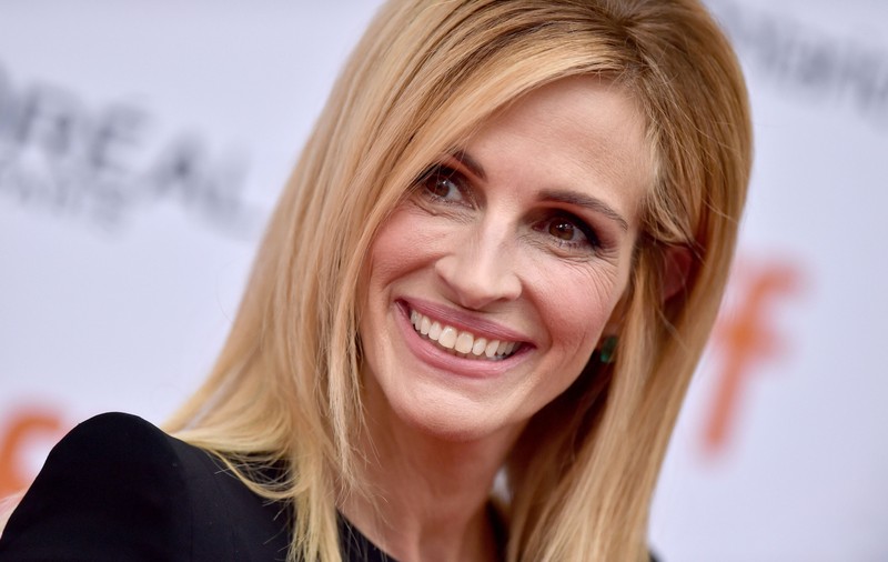 FOTO | Un titlu greșit dintr-un ziar, motiv de amuzament pe internet. Ce s-a scris despre Julia Roberts