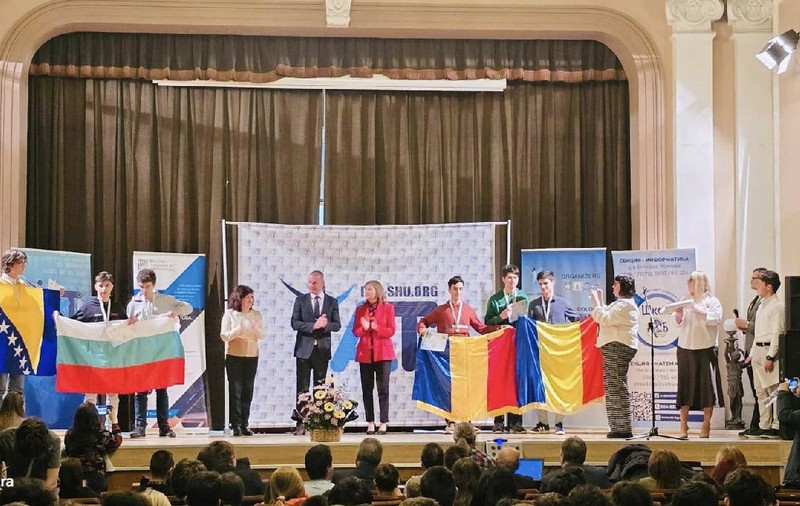 Elevii români, campioni la Turneul Internațional Avansat de Informatică – IATI 2025, din Bulgaria: o medalie de aur și șapte de argint