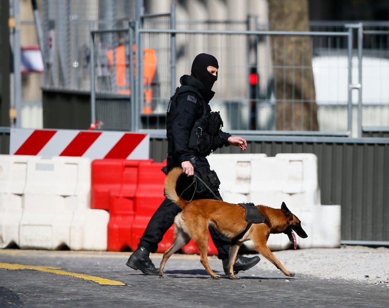 UPDATE | Explozie la sediul FMI din Paris. Un om a fost rănit de o scrisoare-capcană. Reacția lui Francois Hollande