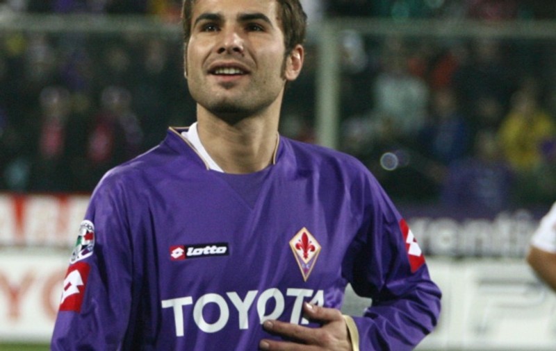 Mutu, contract prelungit prin SMS