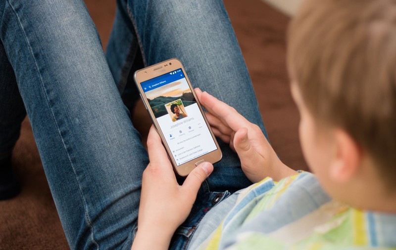 Rețelele de socializare afectează sănătatea mintală a adolescenților. Utilizatorii frecvenți sunt anxioși și depresivi
