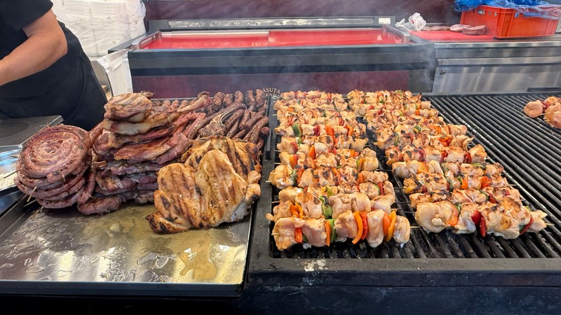 „Festivalul de Bun Must și Pastramă după Gust” are loc în parcul Izvor din București. Foto: Libertatea
