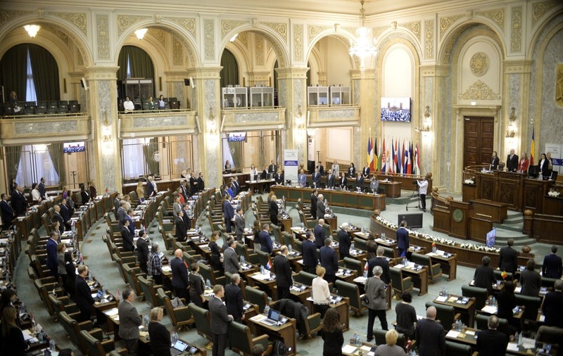 Fum în Parlamentul României: senatorii au fost evacuați. Anunțul ISU