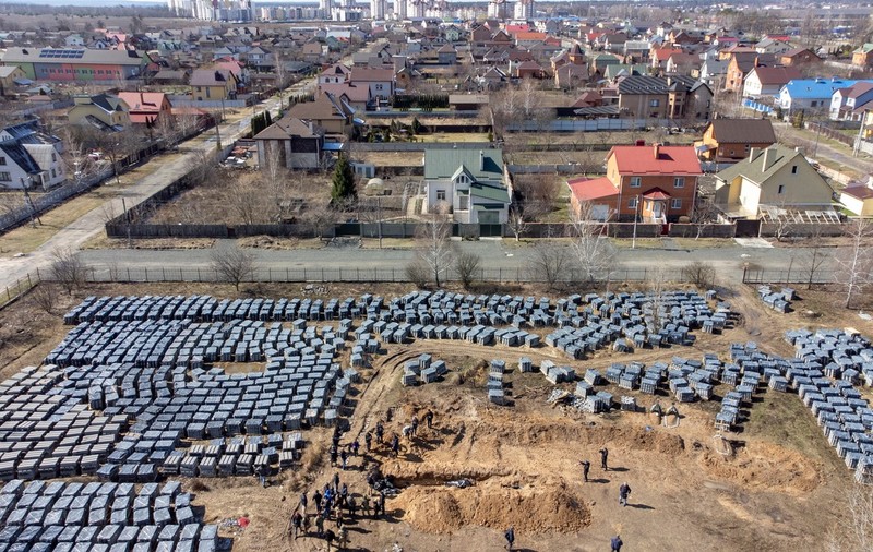 Război în Ucraina, ziua 41 | Rusia dezminte din nou că a ucis civili la Bucha, în timp ce oficialii ucraineni anunță că până la 300 de cadavre s-ar putea afla în groapa comună din orașul de lângă Kiev
