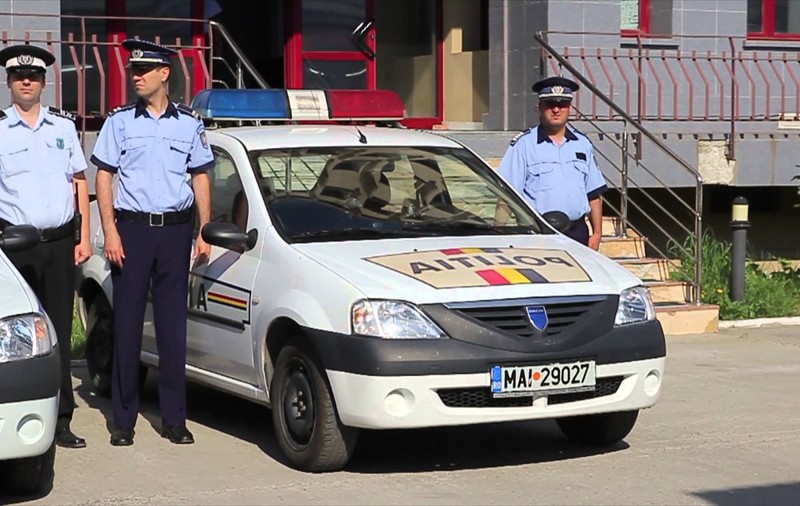 Două persoane sunt cercetate penal de polițiști, după ce mai mulți rromi au bătut o asistentă în fața Spitalului din Timișoara