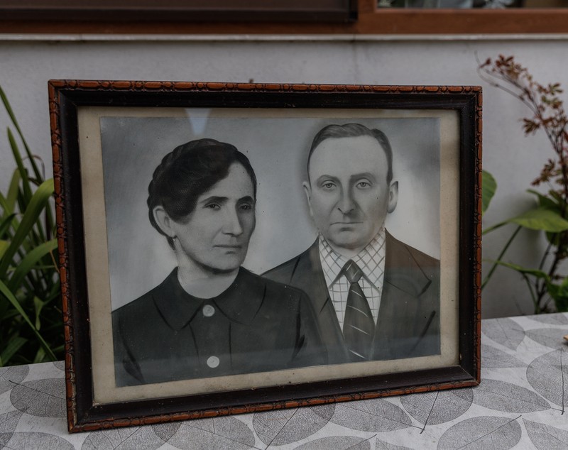 REPORTAJ Viața la 111 ani. Ilie Ciocan, cel mai în vârstă român, trăiește în Galicea, Vâlcea, și e îngrijit cu devotament de nepoții pe care nu i-a iubit: „I-am promis tatei că o să avem grijă de el!” 