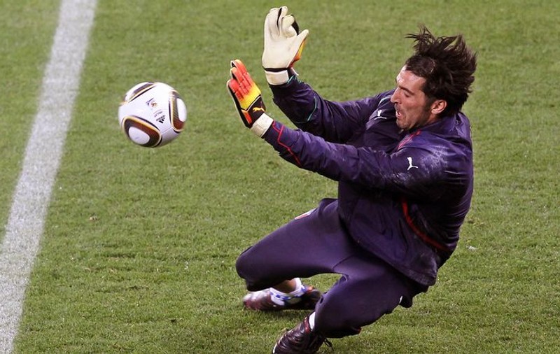 Portarul Italiei, Gianluigi Buffon, are hernie de disc 