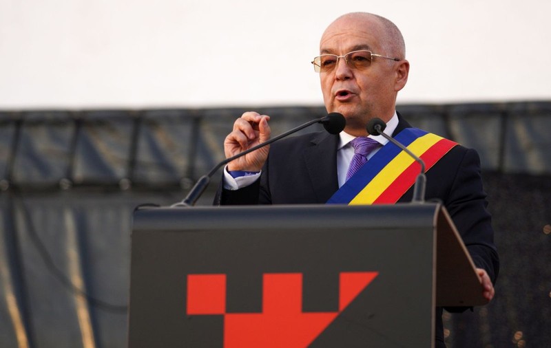 În Cluj se plătește și constipația: Emil Boc aprobă sporuri pentru boli cauzate de stres la primărie